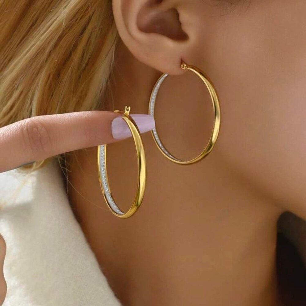 Shiny stainless steel hoop earring